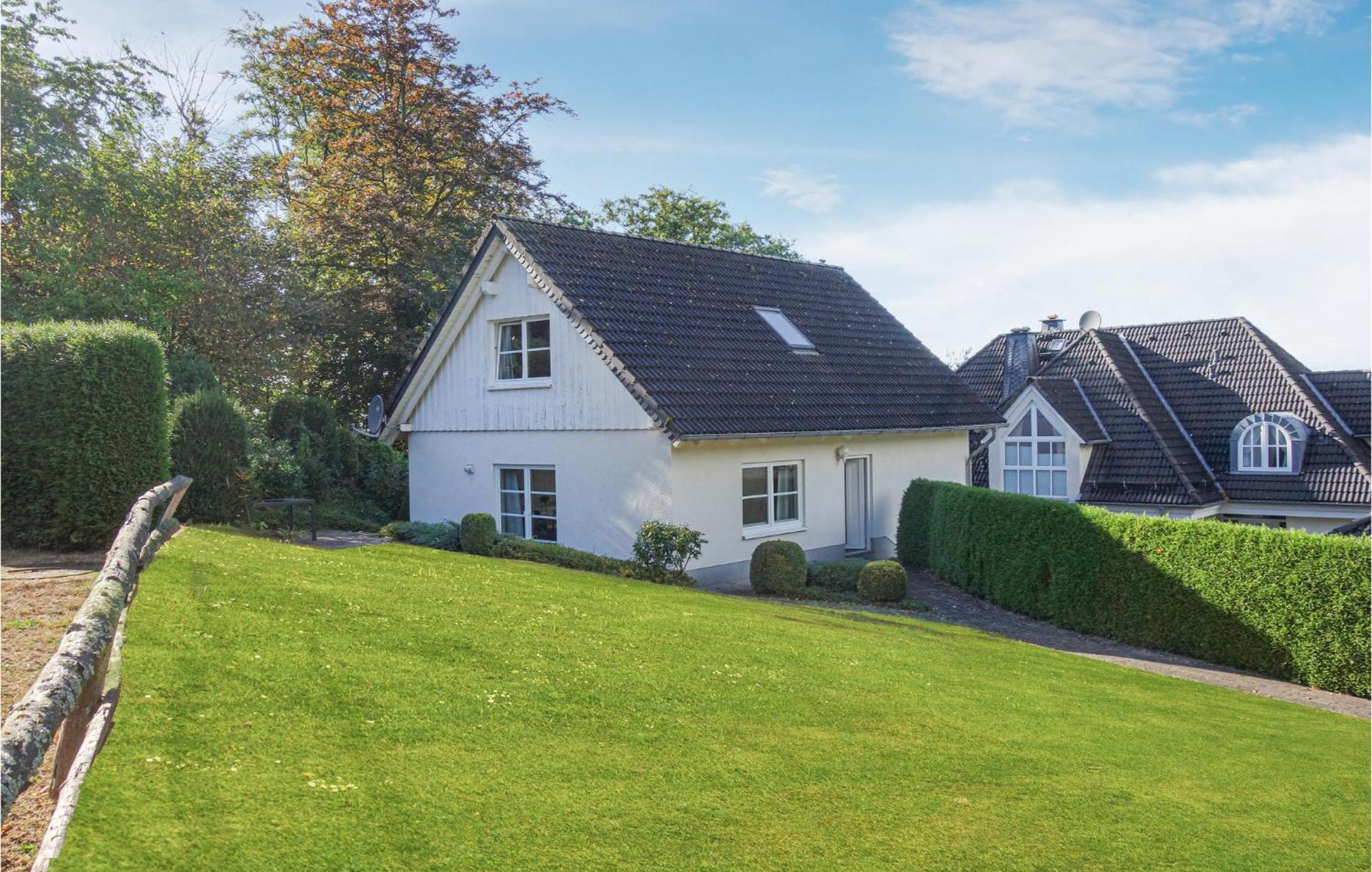 Gorgeous Home In Attendorn With Kitchen ภายนอก รูปภาพ